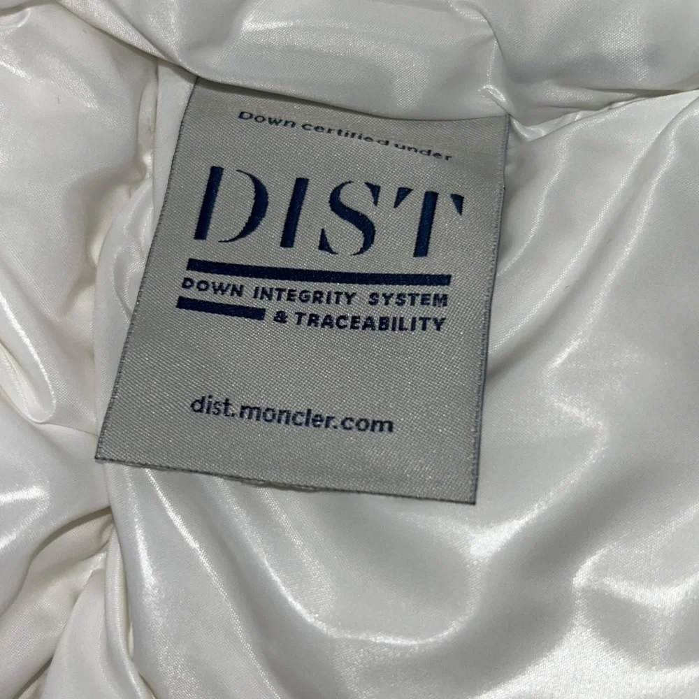 ❌ SOLD 😍MONCLER HAINE ZIG ZAG DOWN JACKET
WHITE & BLACK - Picture 15 of 15